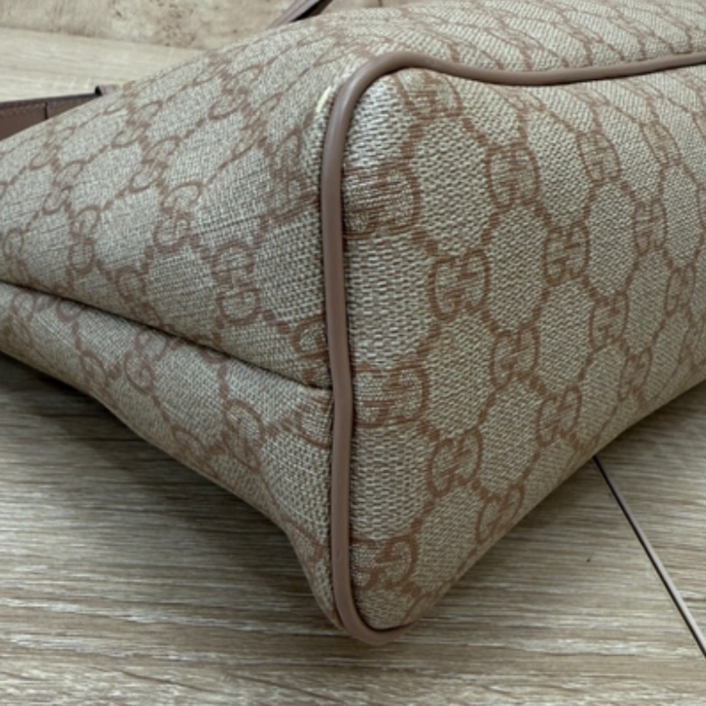 Gucci Cream Shoulder Bag with Monogram and Leather Trim - Picture 6 of 9